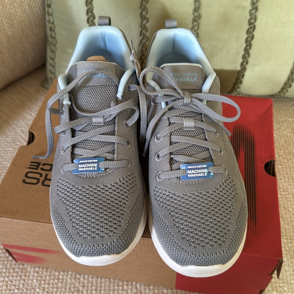 SKECHERS GO WALK JOY